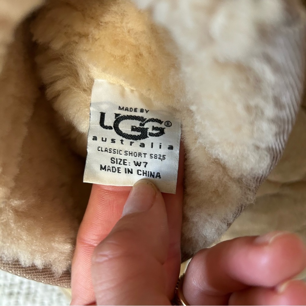 UGG Classic Short Boot - Picture 8 of 8